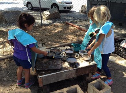 put door play- mud kitchen